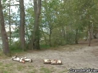 Stupendous babica trojček s blokes na na plaža porno video posnetki