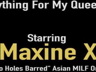Asian Mommy Maxine X Spreads Her Thick Thighs for a Hard penis in Her Pussy!